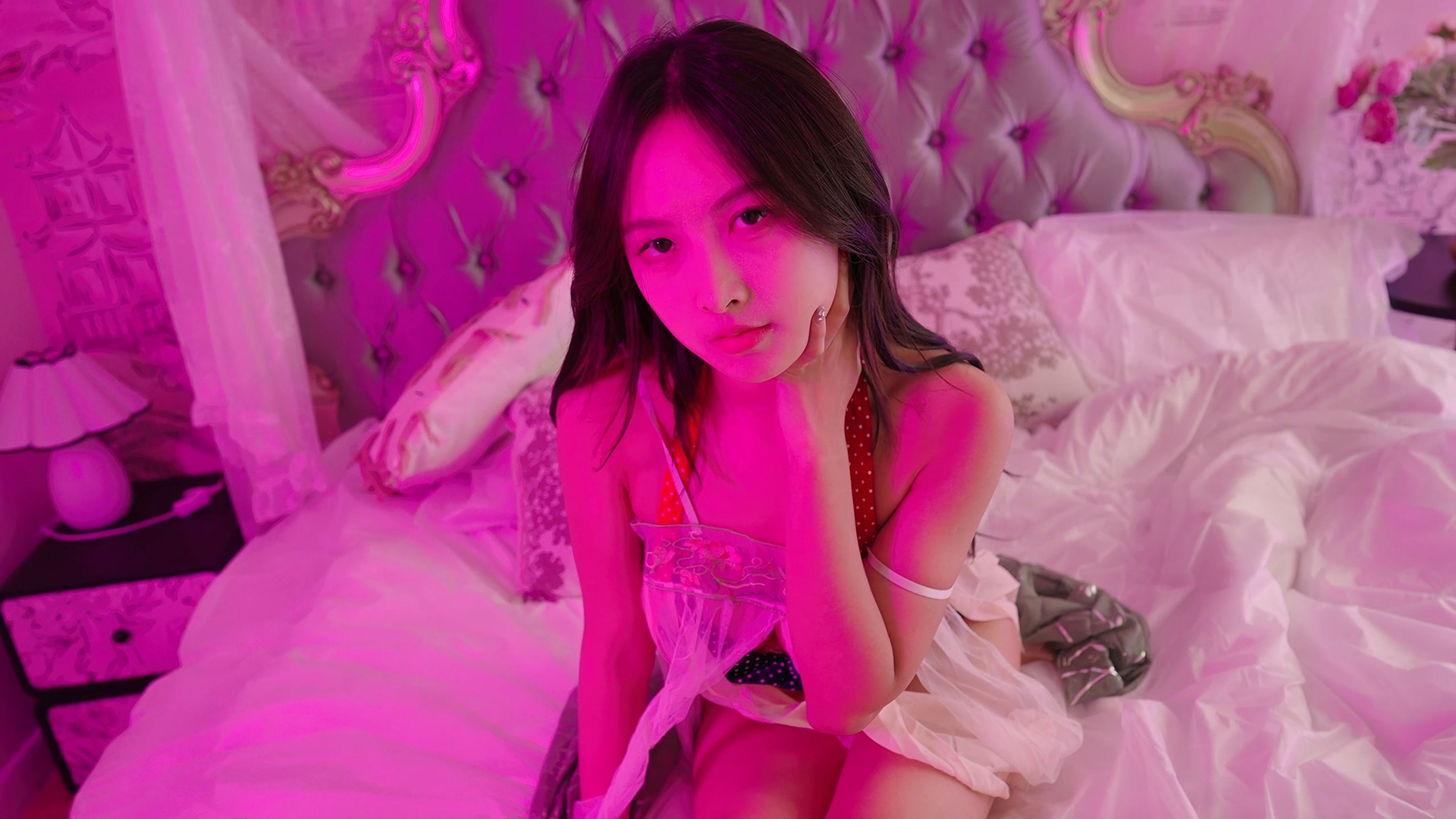 爱情，死亡与比基尼 Love Death Bikini
