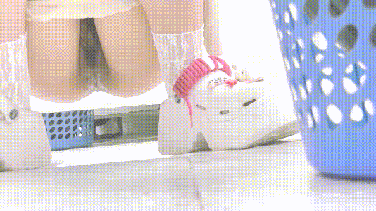 商场女厕全景偷拍高颜值小姐姐的极品嫩鲍鱼