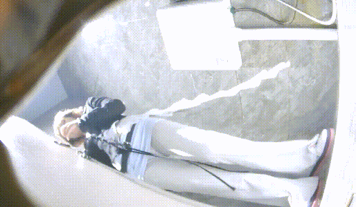 酒吧女厕全景偷拍米色长裤美女的极品小黑鲍
